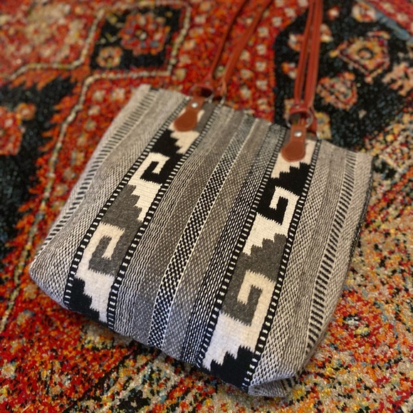 Handwoven black and white wool Greek Key wave Aztec Pattern Purse leather straps - Picture 4 of 10